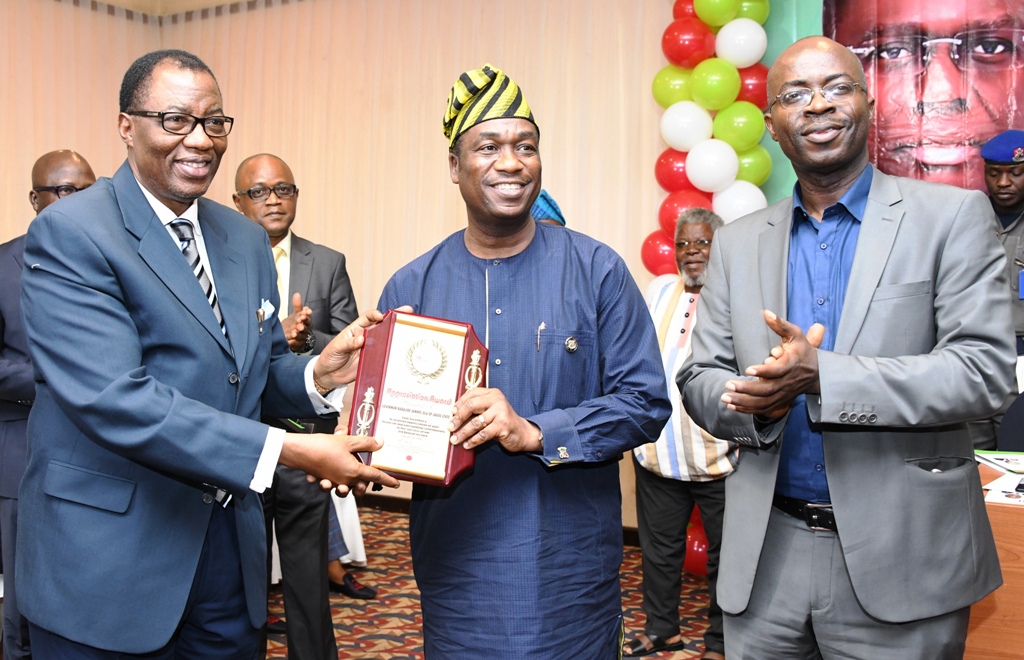 L-R: Former Governor of Ogun State, Otunba Gbenga Daniel; Deputy Governor of Lagos State, Dr. Obafemi Hamzat, receiving an Appreciation award on behalf of Governor Babajide Sanwo-Olu and Managing Director, Freedom Online, Mr. Gabriel Akinadewo, during the Freedom Online 3rd Annual Lecture with the theme - Nigeria: Foundation, Fundamentals, Future, at the Sheraton Hotel, Ikeja, on Tuesday, February 25, 2020.