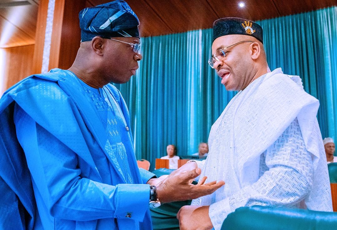 L-R: Lagos State Governor, Mr. Babajide Sanwo-Olu, in a conversation with Akwa Ibom State Governor, Mr. Emmanuel Udom at the National Economic Council meeting, held at the Presidential Villa, Abuja on Thursday, February 27, 2020.