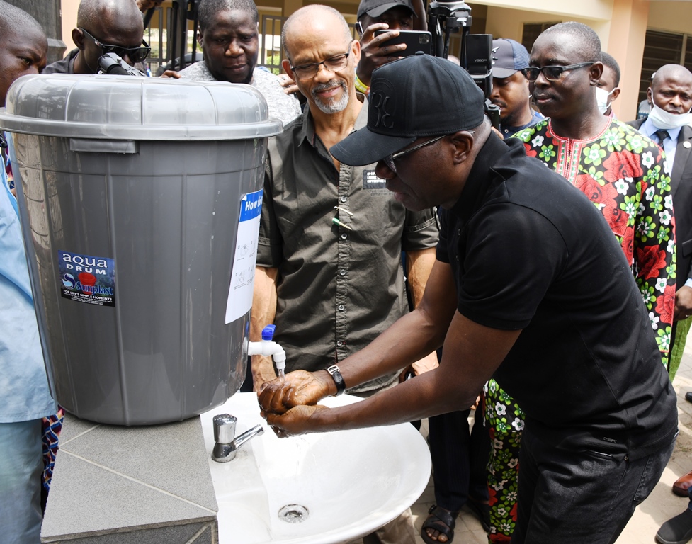 Lagos State Governor, Mr. Babajide Sanwo-Olu (middle) applying chlorine solution to his hands during an inspection visit to the Emergency Operations Centre and Biosecurity Unit at Mainland Infectious Disease Hospital Yaba, on Sunday, March 1, 2020. With him: Lagos Commissioner for Health, Prof. Akin Abayomi (left) and Medical Director, Mainland Hospital, Dr. Abimbola Bowale (right).