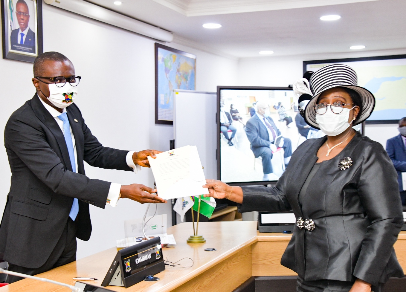 L-R: Lagos State Governor, Mr. Babajide Sanwo-Olu, with Hon. Justice Dorcas Taiwo Olatokun, after her swearing-in as a Judge of the State High Court, at the Executive Council Chamber, Lagos House, Alausa, Ikeja, on Tuesday, May 12, 2020.