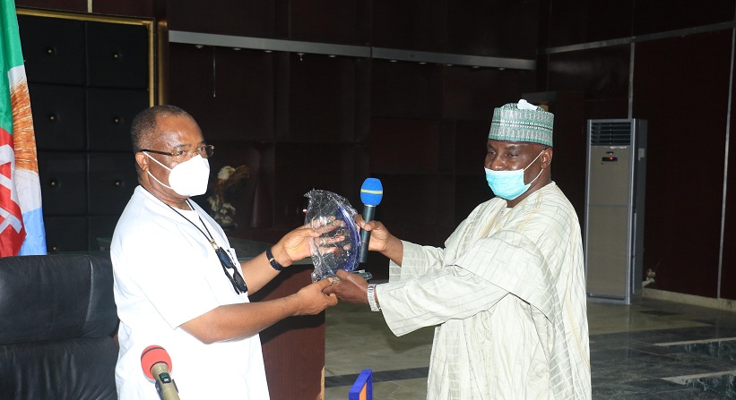 Gov Uzodimma Inducted Into President Buhari Intergrity Hall Of Fame