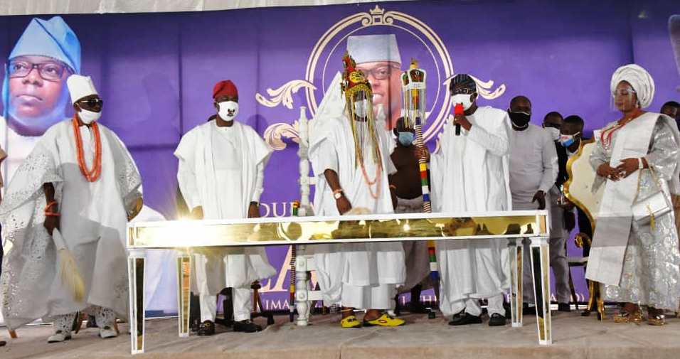 GOV. SANWO-OLU PRESENTS STAFF OF OFFICE AND INSTRUMENT OF APPOINTMENT TO THE NEW OBA ONIRU OF IRULAND, OBA OMOGBOLAHAN LAWAL, ABISOGUN II, ON SUNDAY, JUNE 7, 2020