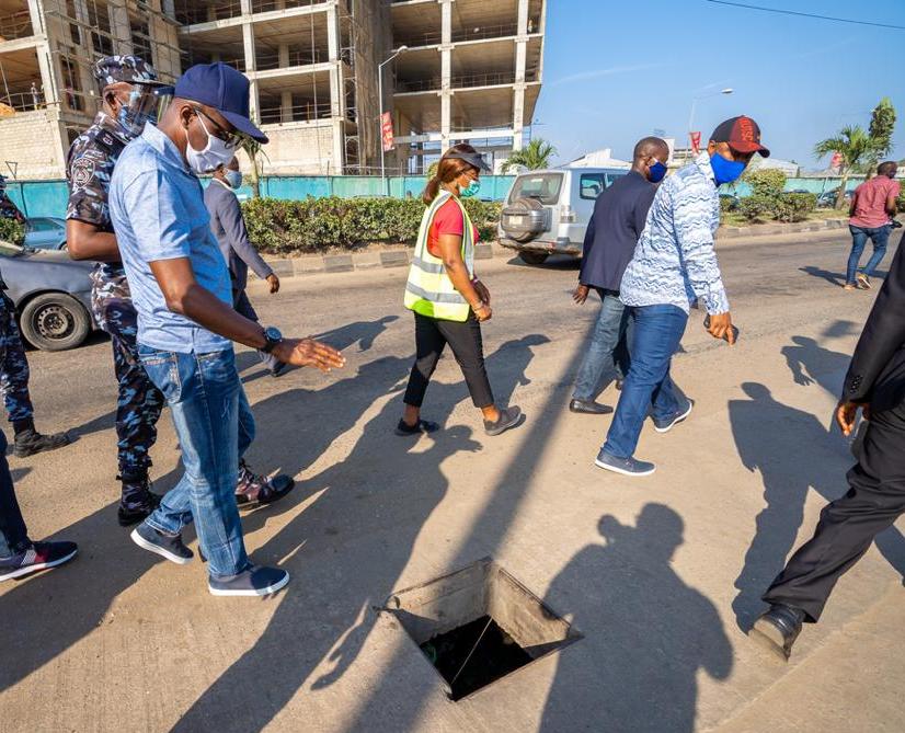  Lagos State Governor, Mr. Babajide Sanwo-Olu, inspecting a manhole access point and the illegal removal of its cover at Eric Moore in Surulere, at the weekend.