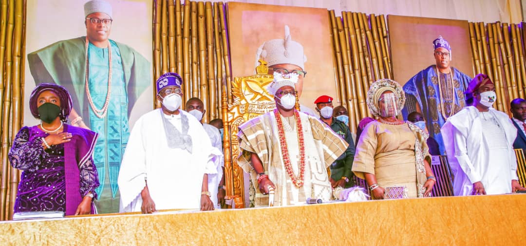 L-R: First Lady of Lagos State, Dr. (Mrs) Ibijoke Sanwo-Olu; Asiwaju Bola Tinubu; Oniru of Iruland, Oba Abdul-Wasiu Omogbolahan Lawal (Abisogun II); his wife, Olori Mariam Lawal and Deputy Governor and representative of the Governor, Dr. Obafemi Hamzat, during the coronation ceremony of Oba Oniru at the Iru Palace, Victoria Island, on Sunday, September 6, 2020.