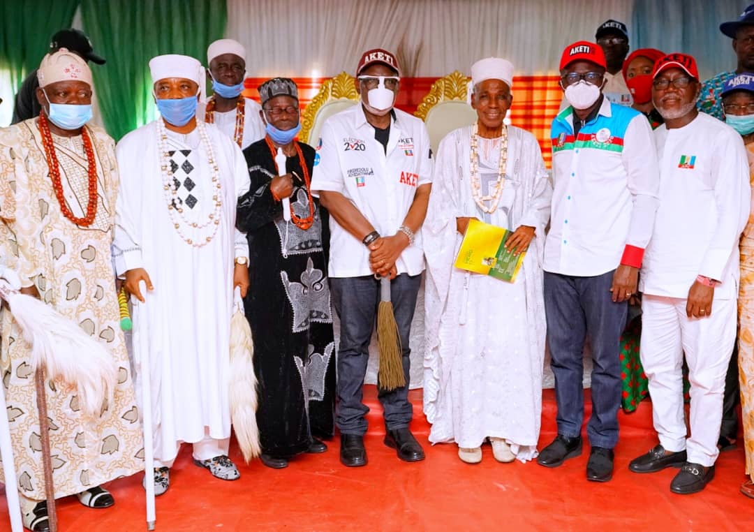 Ondo APC Deputy Governorship candidate, Hon. Lucky Ayedatiwa (right); Lagos State Governor, Mr. Babajide Sanwo-Olu (2nd right); Ondo State Governor, Mr. Rotimi Akeredolu (SAN) (middle) in a group photograph with traditional rulers during the APC Governorship Campaign in Okitipupa LGA, Ondo State on Monday, September 28, 2020.