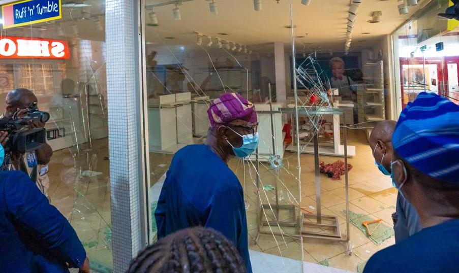 Lagos State Governor, Mr. Babajide Sanwo-Olu, having a close look at a damaged store at Adeniran Ogunsanya Mall in Surulere during his inspection visit, on Tuesday, October 27, 2020.