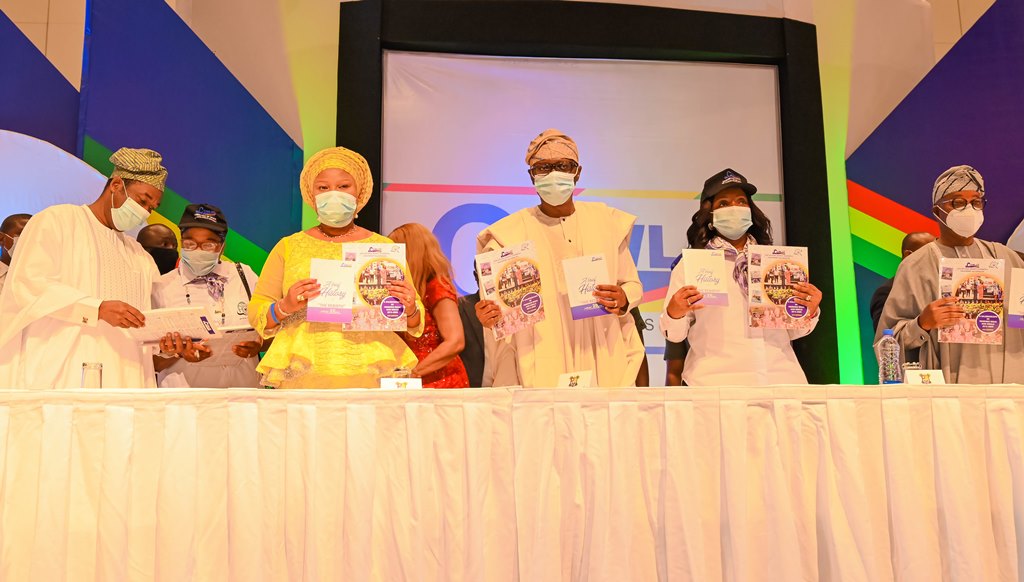  L-R: Deputy Governor of Lagos State, Dr. Obafemi Hamzat; representatives of Nigeria’s First Lady and Senior Special Assistant to the President on Sustainable Development Goals, Mrs Adejoke Orelope-Adefulire; Governor Babajide Sanwo-Olu; his wife, Dr. (Mrs.) Ibijoke Sanwo-Olu and Osun State Governor, Alhaji Gboyega Oyetola, during the opening ceremony of the virtual 2-day National Women Conference of the Committee of Wives of Lagos State Officials (COWLSO) held at Eko Hotels and Suites, Victoria Island, Lagos, on Wednesday, October 14, 2020.