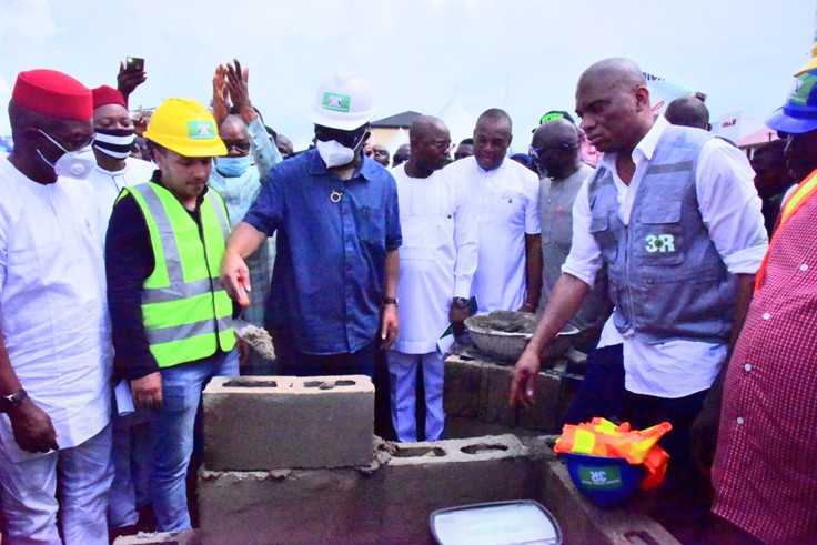 PHOTO NEWS :Governor Hope Uzodimma (3rd left) performing the ground breaking foundation ceremony of Eke Ukwu Market, Owerri. With him are: Deputy Governor, Prof Placid Njoku (left),CEO Amandar Construction Company (2nd left), Commissioner for Commerce and Industry Hon Simon Ebegbelem (4th right) on Monday