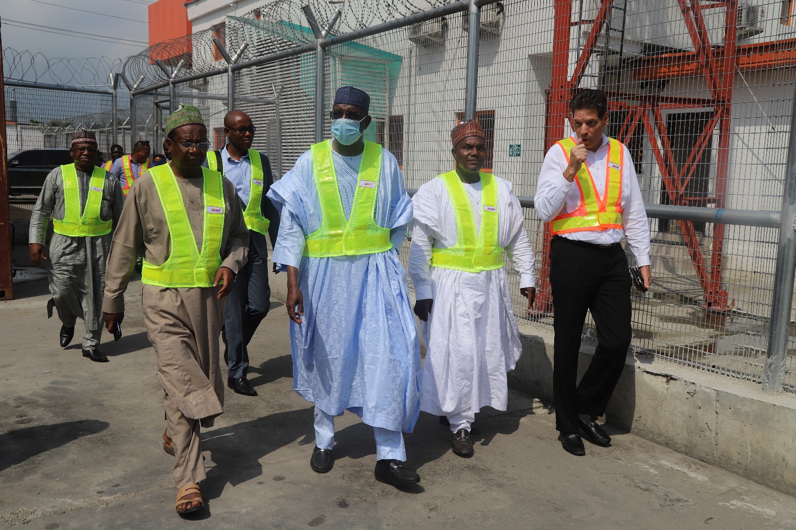 R-L: Paul Linden, Managing Director, SIFAX Container Terminal, Ijora Causeway showing the Dala Dry Port Team from Kano State around the newly-commissioned SIFAX Container Terminal, Ijora Causeway. Others are (from right)- Ahmad Rabiu, Managing Director, Dala Inland Dry Port, Kano State; Abubakar Sahabo Bawuro, Chairman/CEO, Dala Inland Dry Port, Kano State and Yakubu Tsalhatu Jumare, Head of Operations, Dala Inland Dry Port, Kano State.