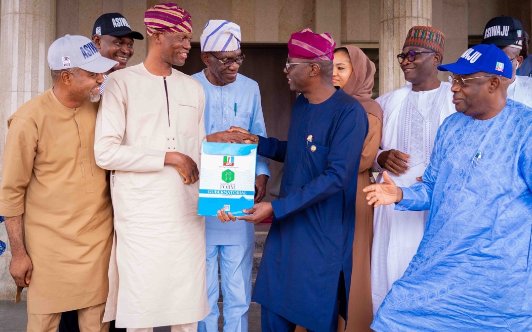 Photo: Gov. Sanwo-Olu Receives His Nomination And Expression Of Interest Forms For 2nd Term In Office At The APC Secretariat, Abuja On Friday,  April 29, 2022