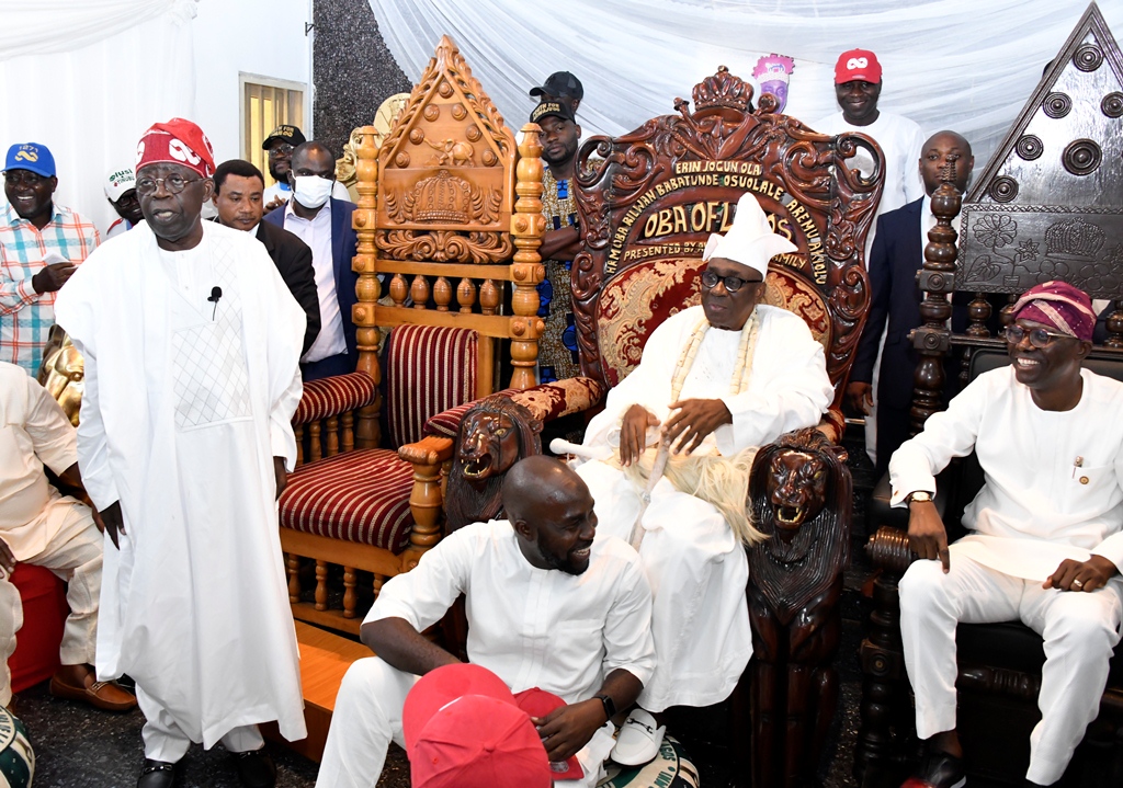 Photos: Asiwaju Bola Tinubu Arrives In Lagos, Pays Homage To Oba Of Lagos, Oba Rilwan Akiolu In His Palace On Sunday