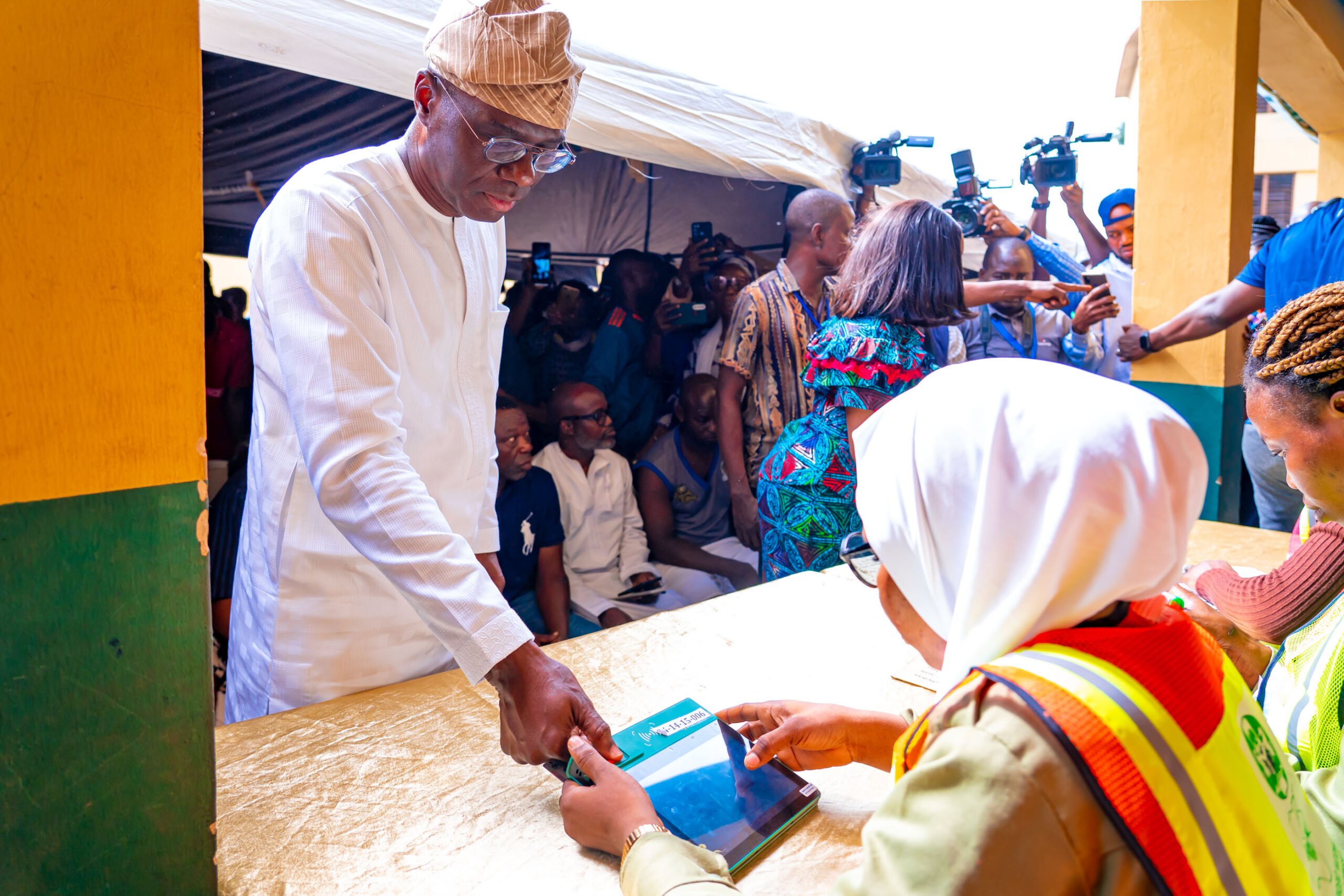 Photos: Gov Sanwo-Olu, His Wife Cast Their Votes  For The Presidential And National Assembly Election, On Saturday, 25 February, 2023