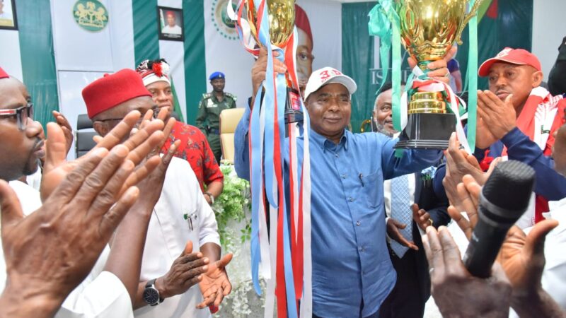 Photo:Gov. Uzodimma Of Imo State Fetes Heartland Football Club of Owerri Players And Management At Government House Owerri