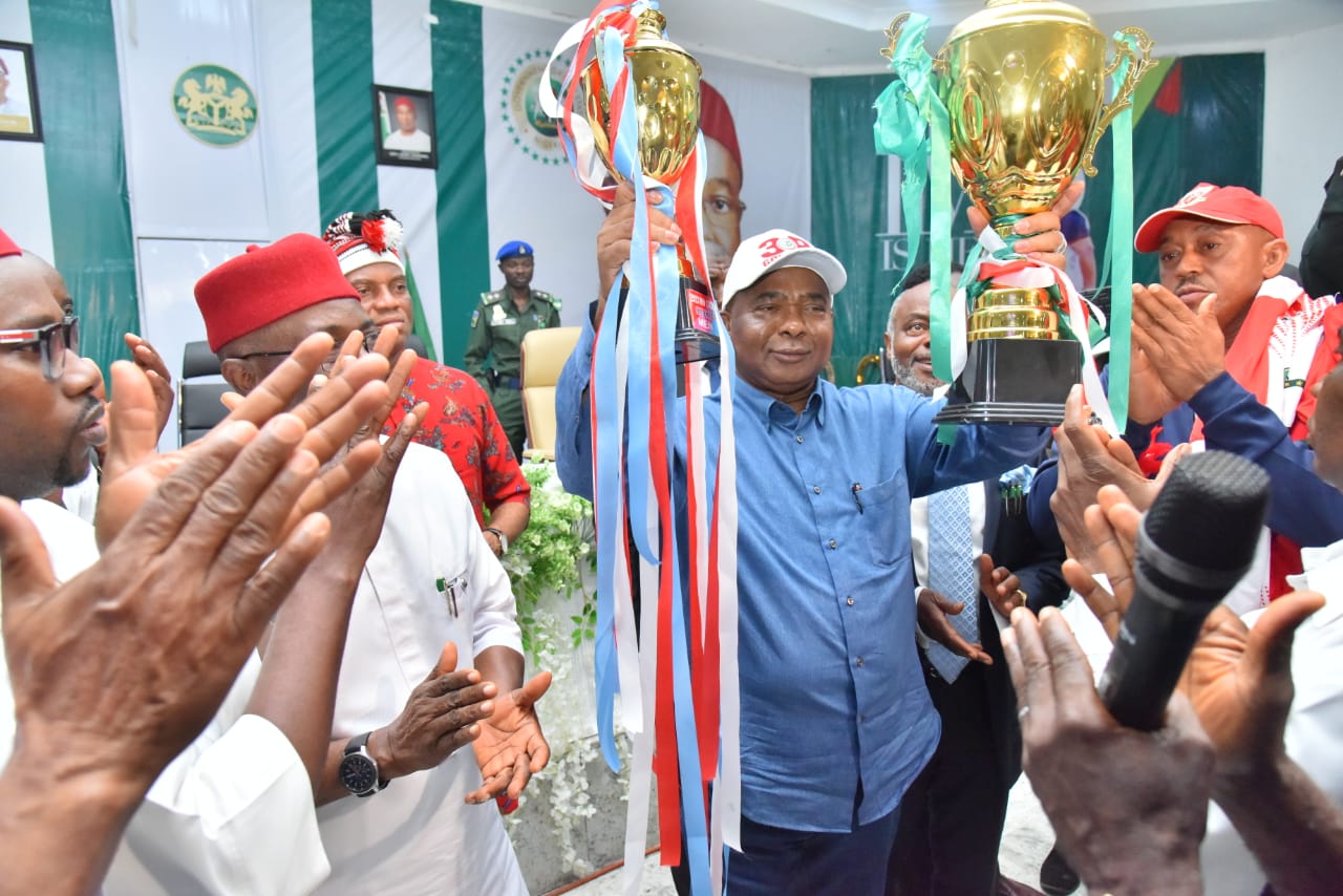 Photo:Gov. Uzodimma Of Imo State Fetes Heartland Football Club of Owerri Players And Management At Government House Owerri