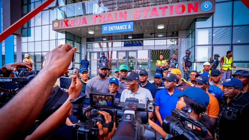 PHOTOS: GOV. SANWO-OLU AT INSPECTION OF THE RED LINE RAIL AND ONGOING CLEAN UP EXERCISE AT IJORA UNDER-BRIDGE, ON SUNDAY, 18TH FEBRUARY 2024