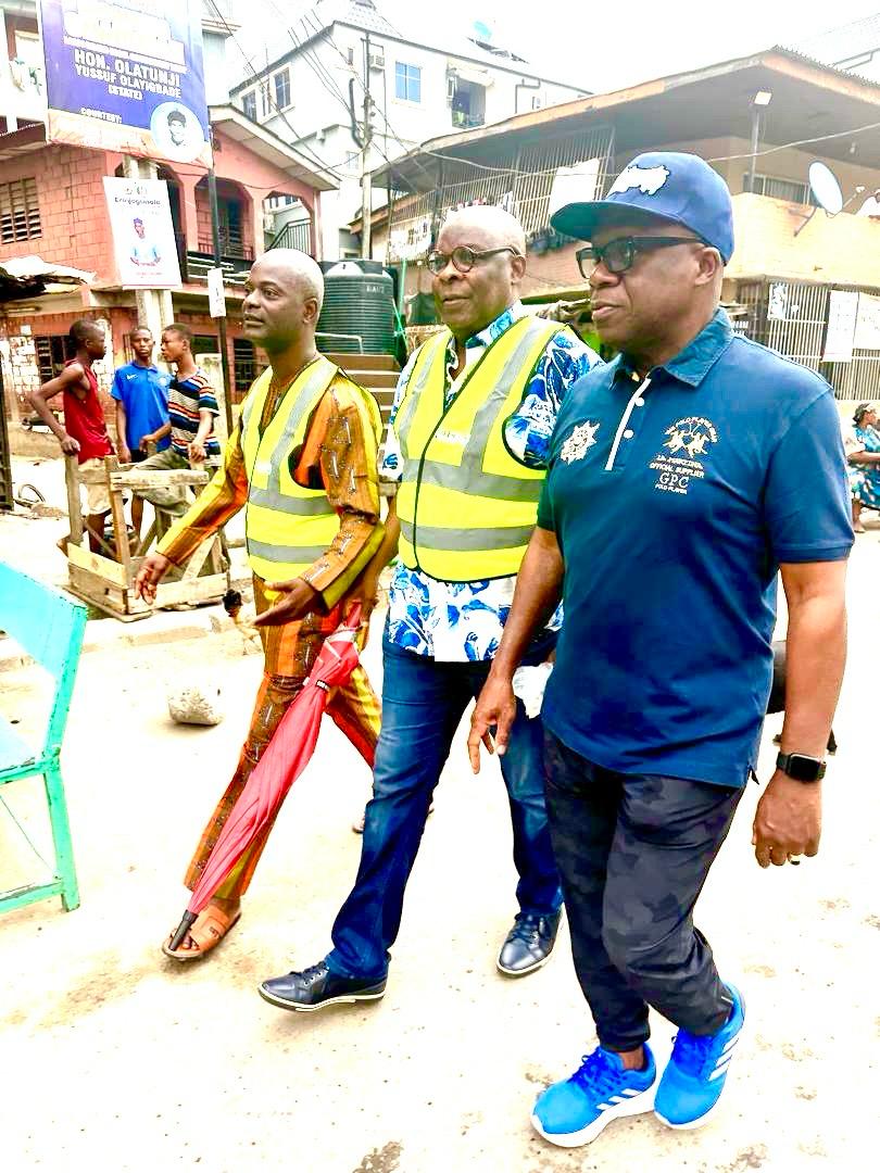 Isale Eko Descendants Union Chairman Visits Dosunmu Market Fire Scene, Calls For Comprehensive Reset of Lagos Island CBD